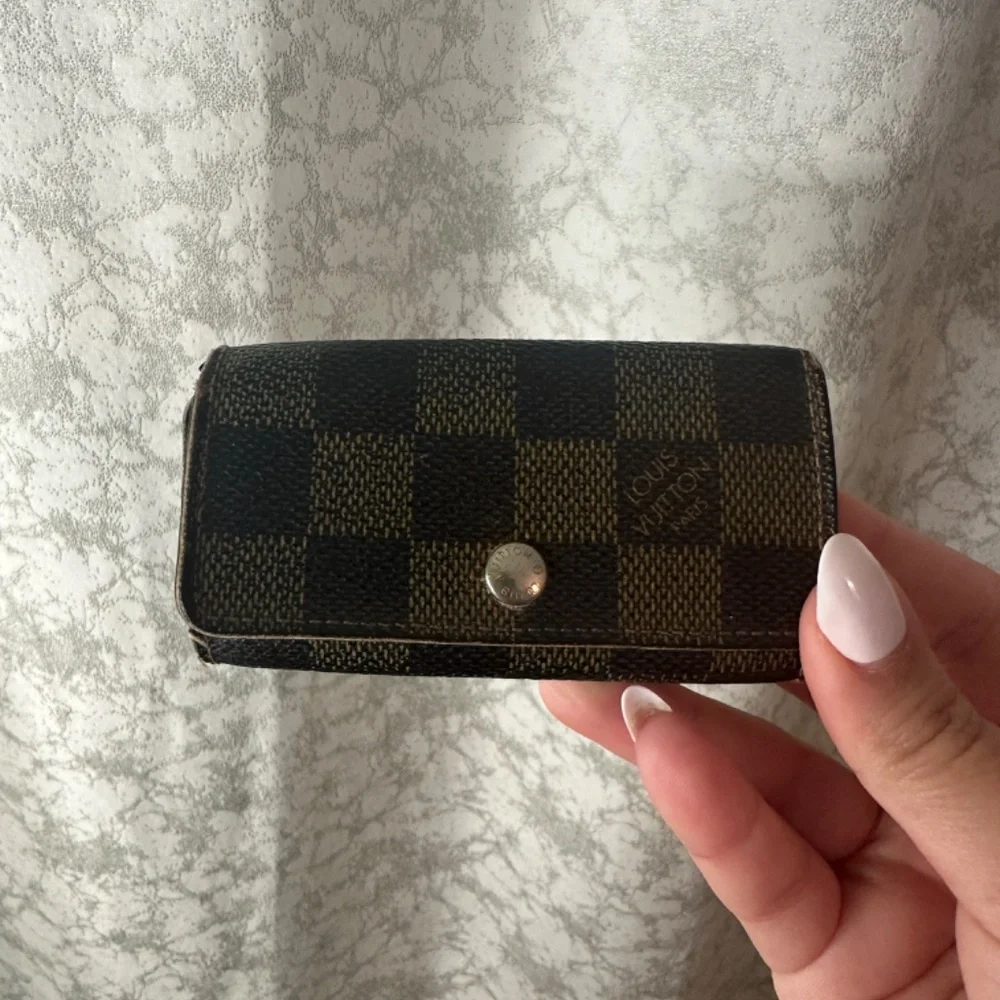 LOUIS VUITTON DAMIER EBENE 4 KEY HOLDER Authentic - Picture 8 of 13